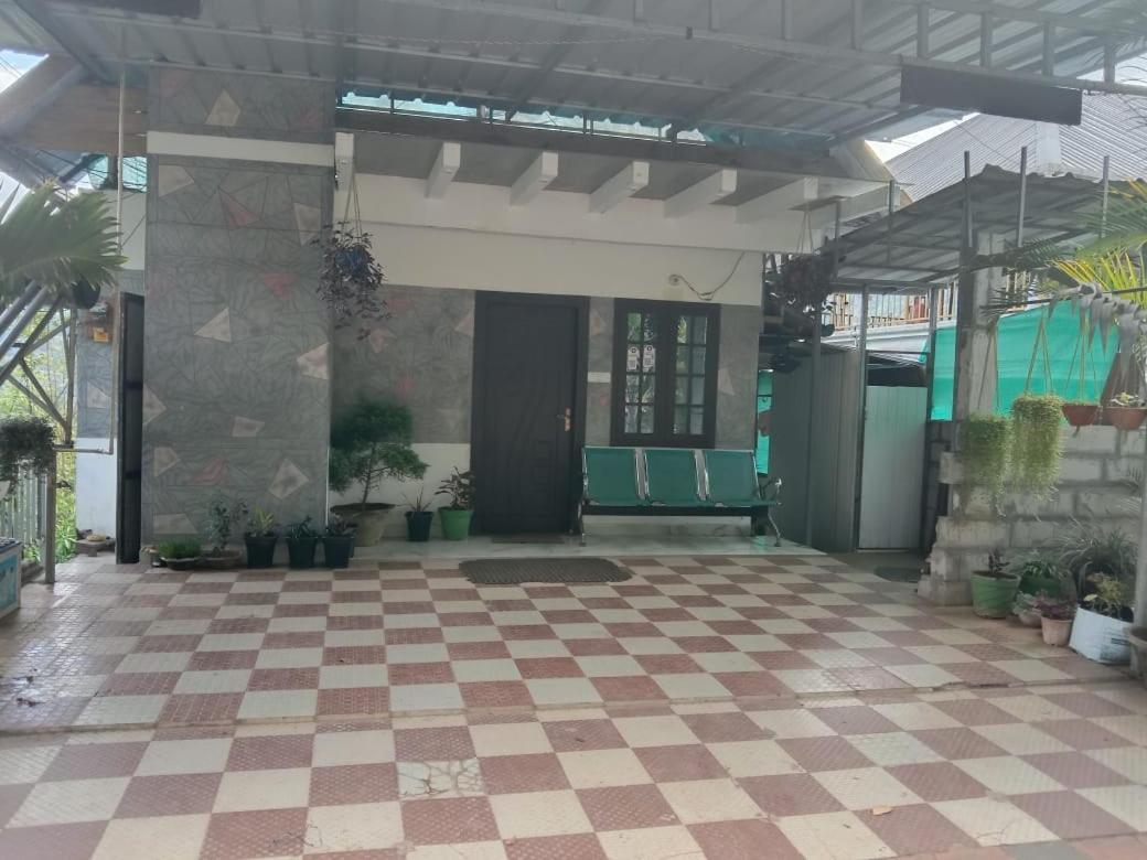 Riya Home Stay Munnar Anaviratty Exteriör bild