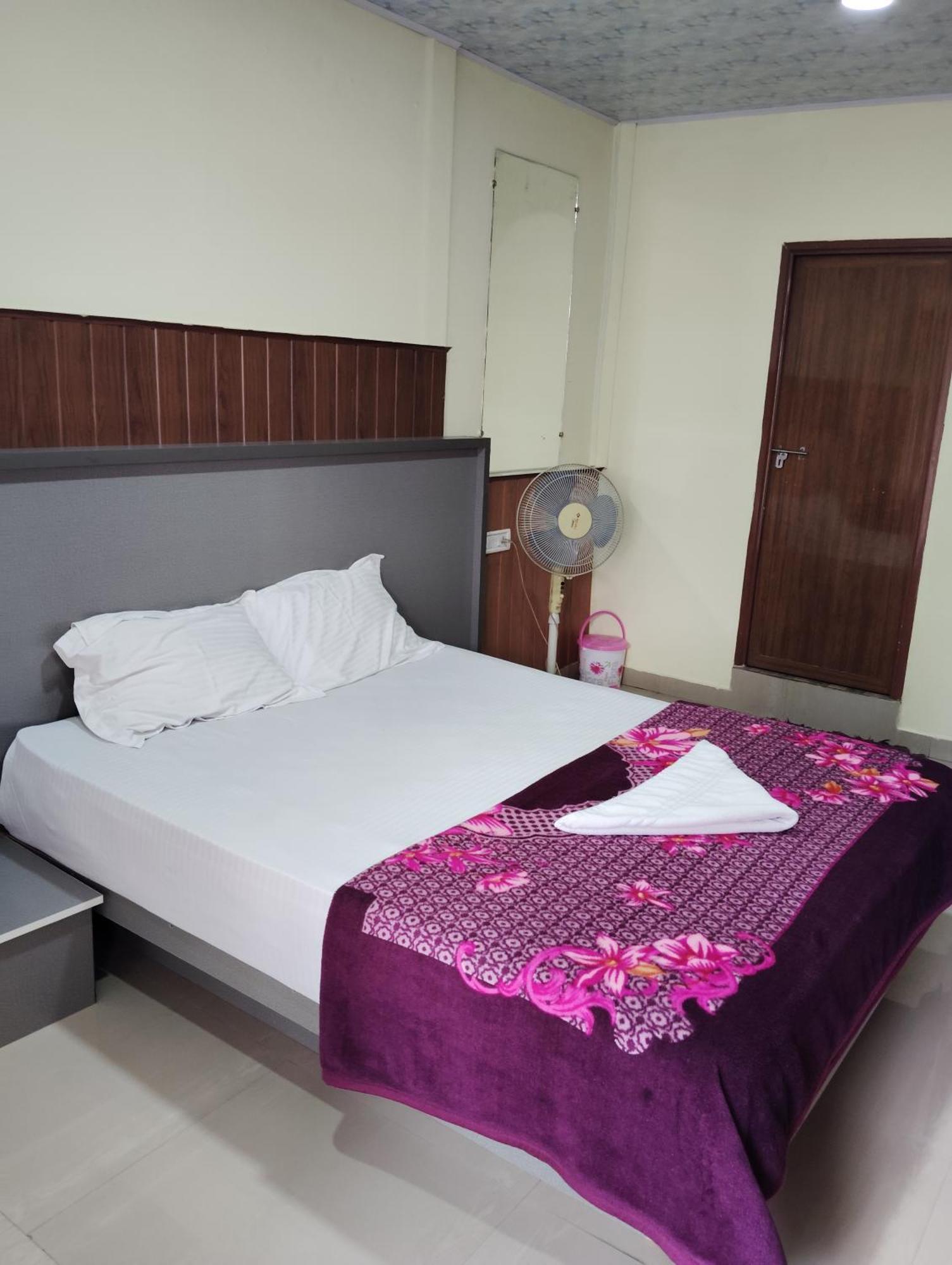 Riya Home Stay Munnar Anaviratty Exteriör bild